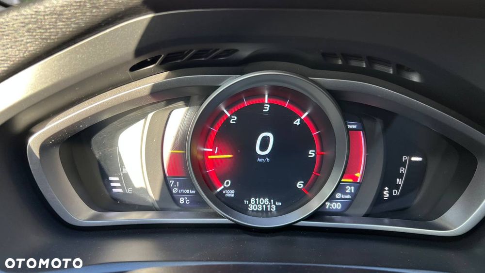 Volvo V40 D2 Drive-E SCR R-Design Momentum - 12
