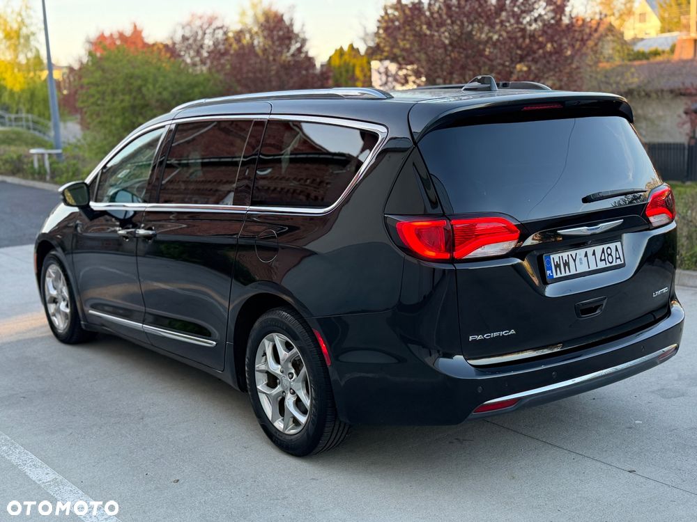 Chrysler Pacifica - 5