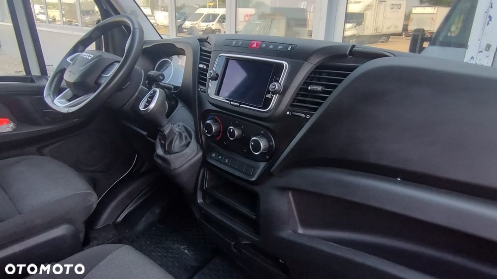 Iveco DAILY 35S14 A8V 16m3 Automat L4H2 mały przebieg - 17