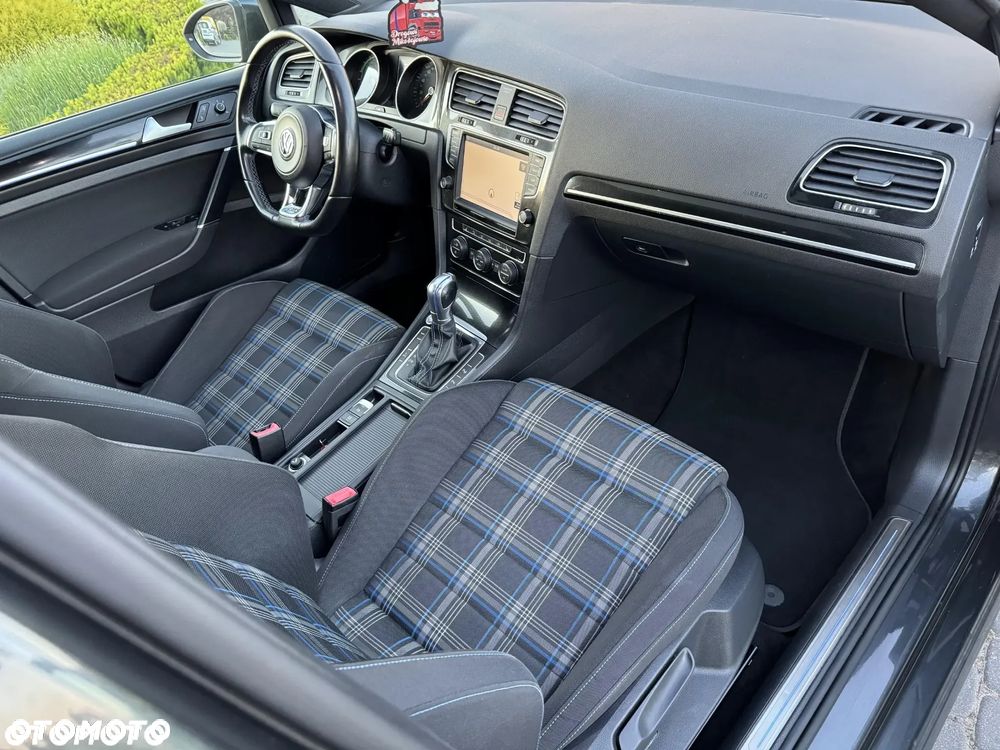 Volkswagen Golf - 10