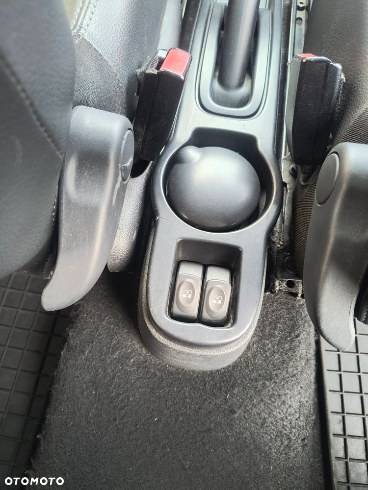 Dacia Duster 1.6 16V 105 4x2 Essentiel - 22