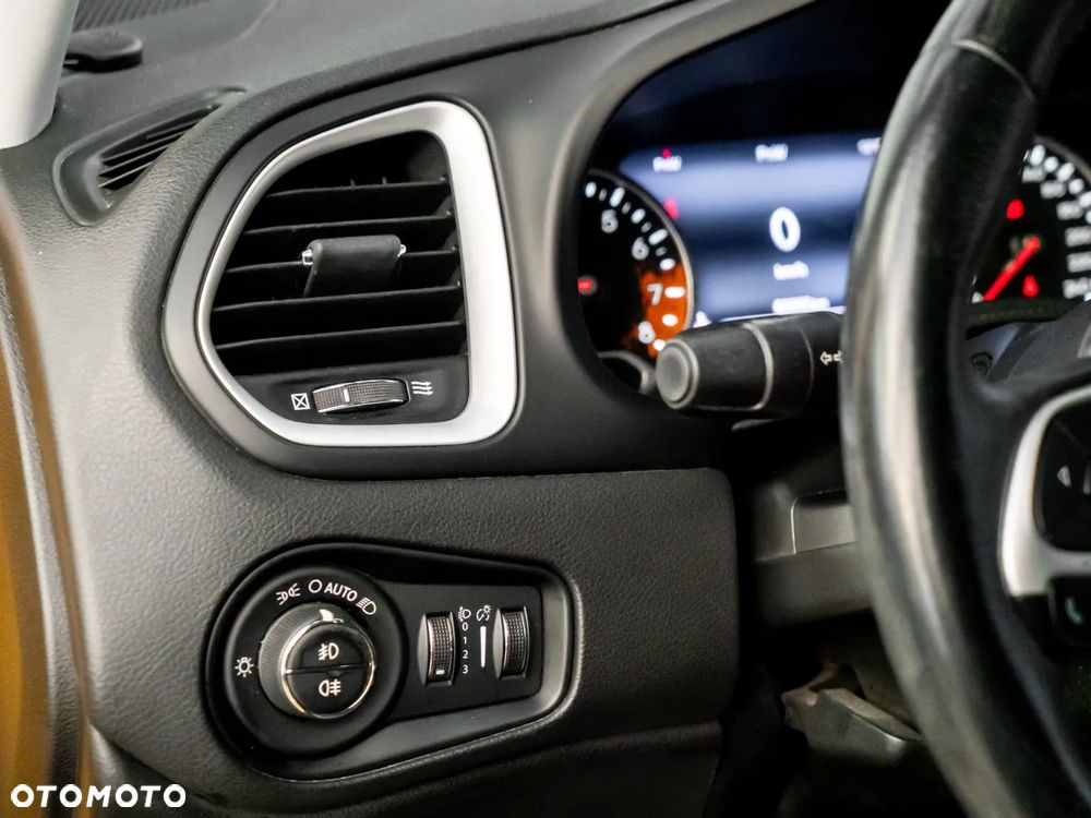 Jeep Renegade 1.4 MultiAir Limited FWD S&S - 23