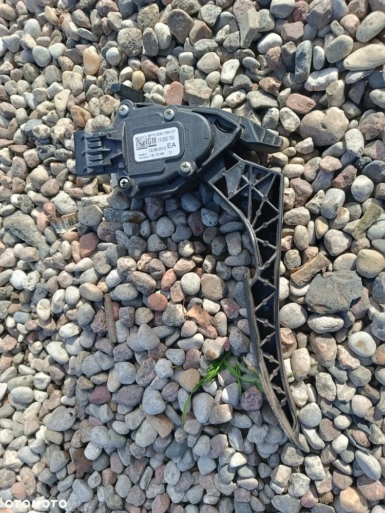 PEDAŁ GAZU POTENCJOMETR EUROPA 13252702 OPEL ASTRA IV J 1.4 BENZYNA - 1
