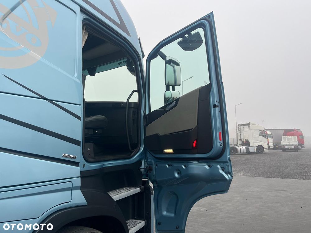 Volvo FH 500 / WERSJA LIMITOWANA / PEŁEN SERWIS / GLOBETROTTER XL / XENON - 18