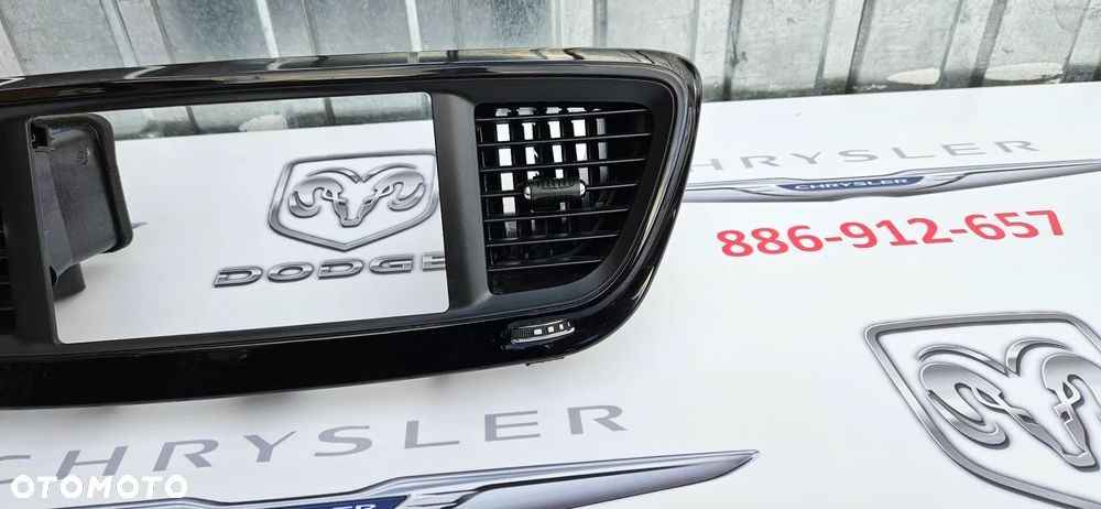 Chrysler Pacifica 2016- Ramka wyświetlacza radia Dekor Kratki środkowe nawiewu 625678007 - 4