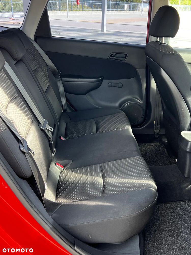 Hyundai i30 1.6 Comfort - 11