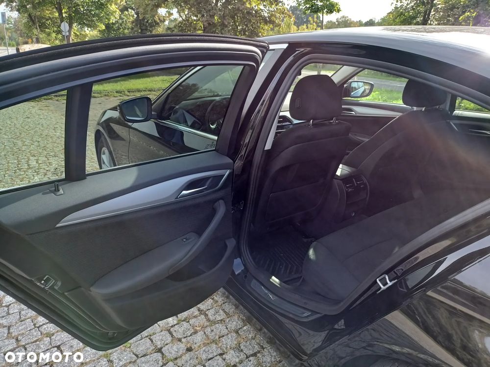 BMW Seria 5 518d - 15