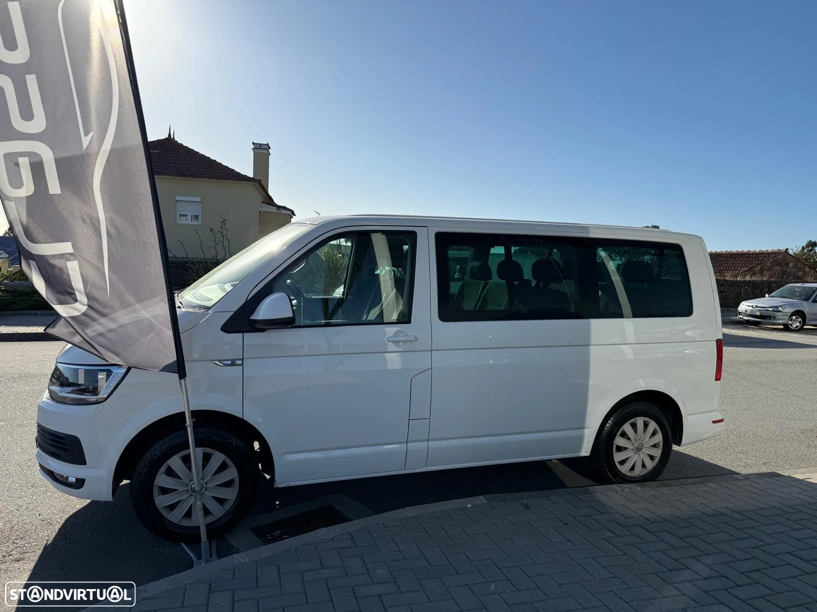 VW Caravelle 2.0 TDi BM Longa Comfortline - 4