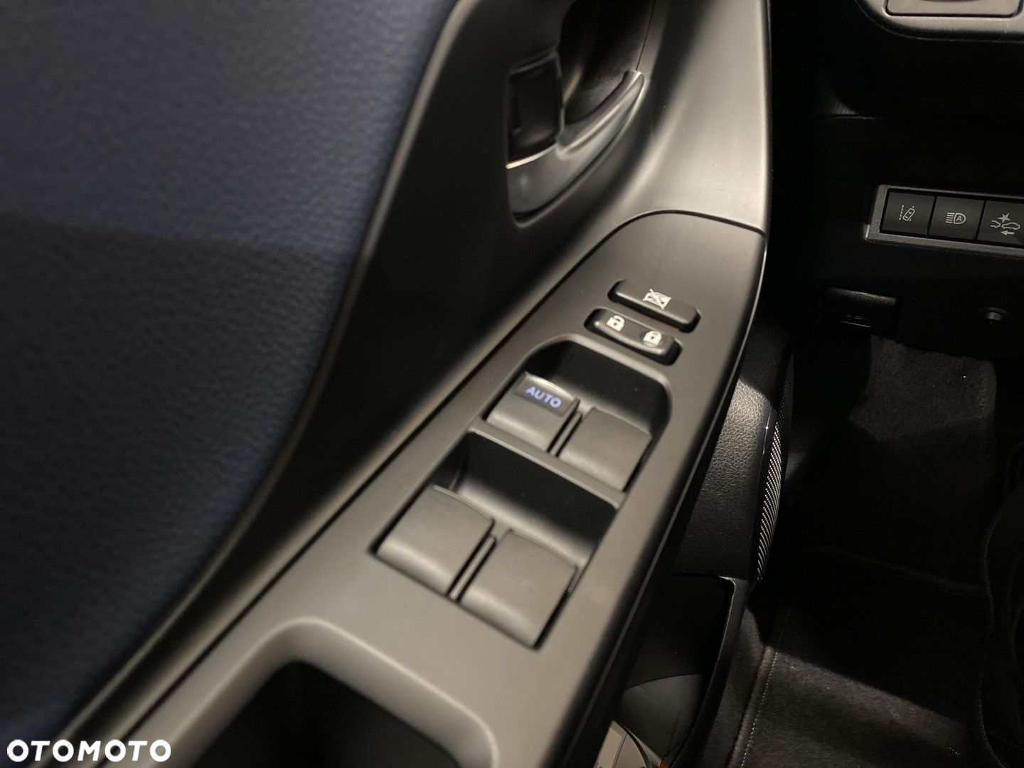 Toyota Yaris Hybrid 100 Selection - 17