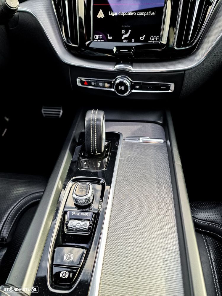 Volvo XC 60 2.0 T6 PHEV R-Design AWD — fotografia 7