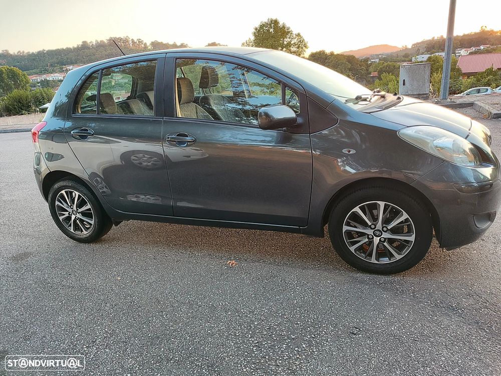 Toyota Yaris 1.4 D-4D Sol High Pack MM - 16