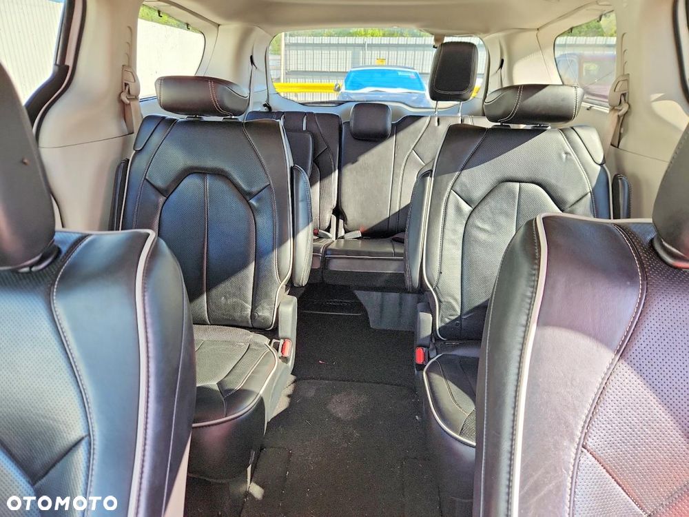 Chrysler Pacifica - 9