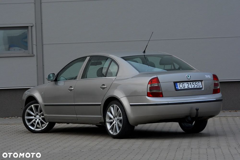 Skoda Superb 2.0 TDI DPF Exclusive - 17