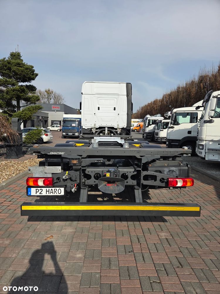 Mercedes-Benz Actros - 8