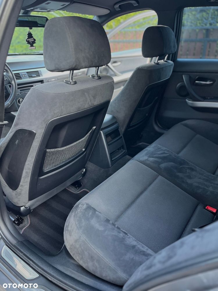 BMW Seria 3 320d xDrive - 24