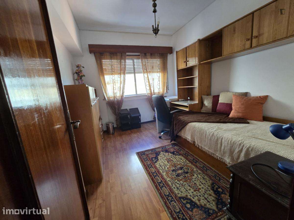 Quarto - localizado em Massarelos Porto - Grande imagem: 2/8