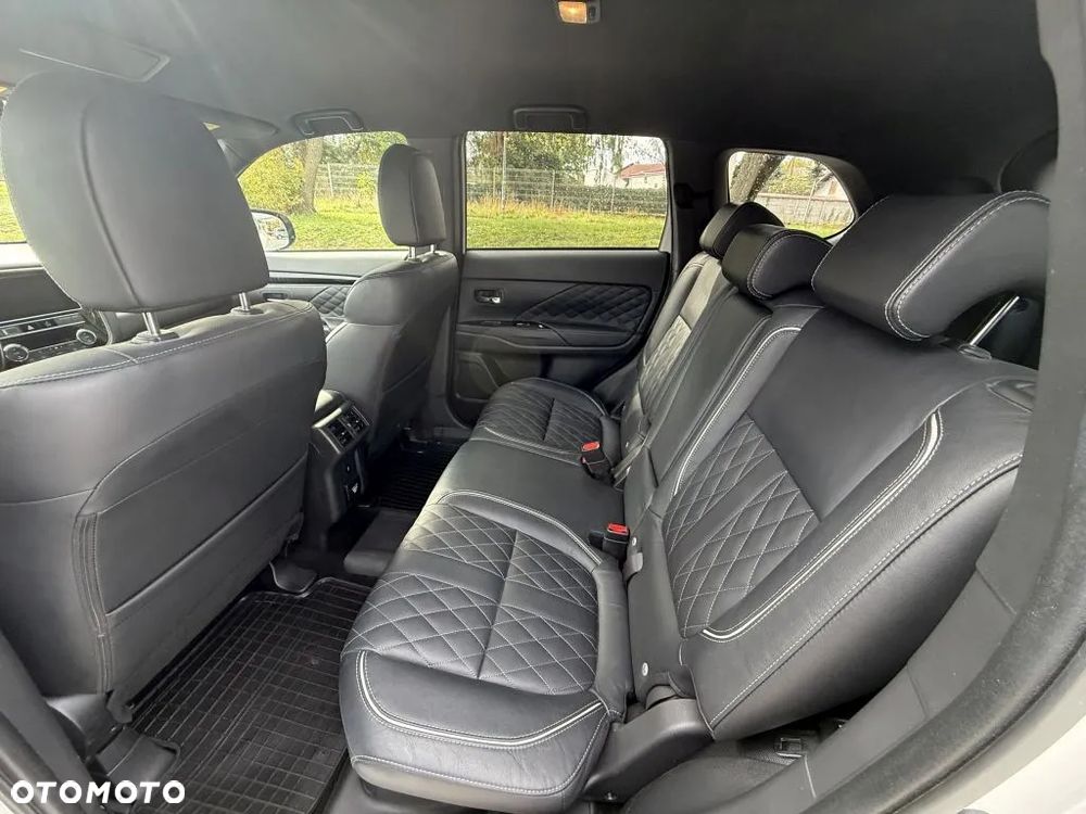 Mitsubishi Outlander - 13