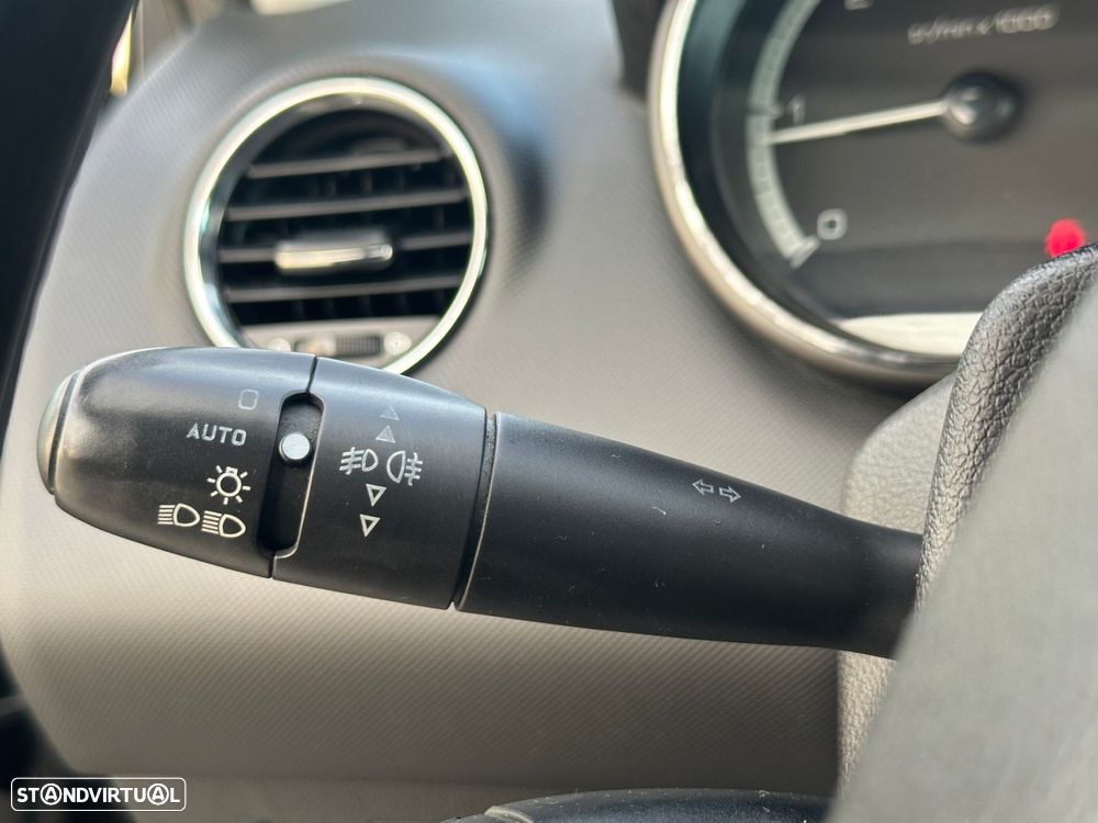 Peugeot 308 1.6 HDi Executive CVM6 - 19