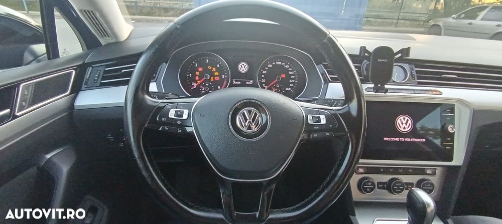 Volkswagen Passat 1.6 TDI SCR DSG Trendline - 12