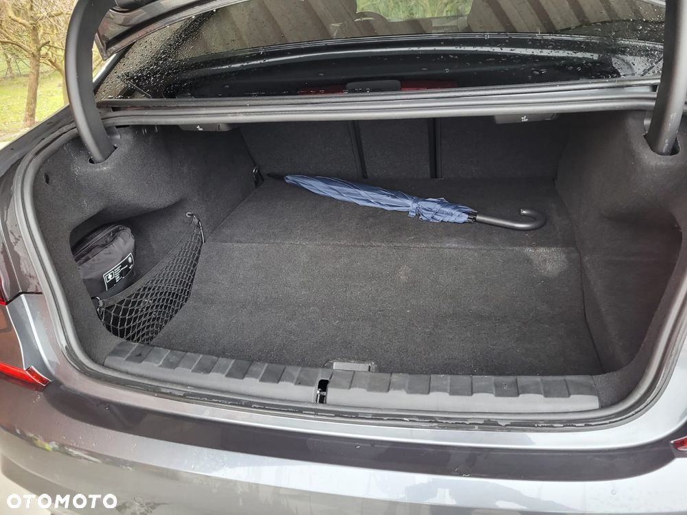 BMW Seria 3 330e - 4