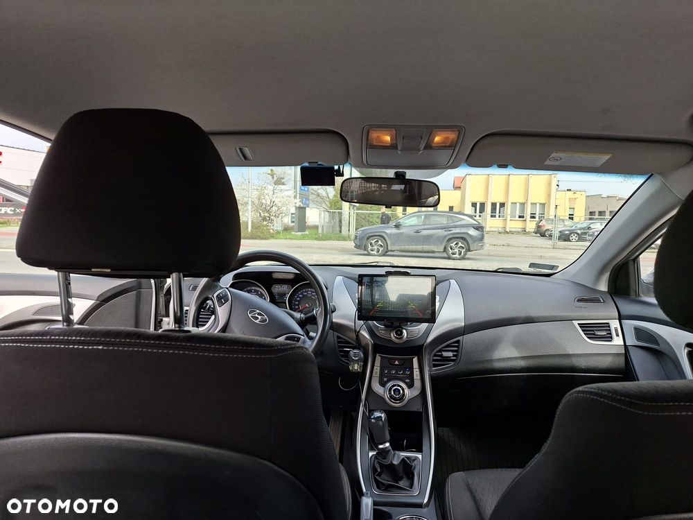 Hyundai Elantra 1.6 Classic + - 6