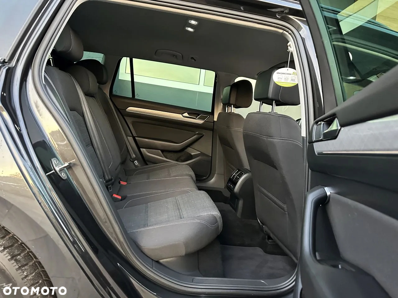 Volkswagen Passat Variant 1.6 TDI SCR DSG Business - 28