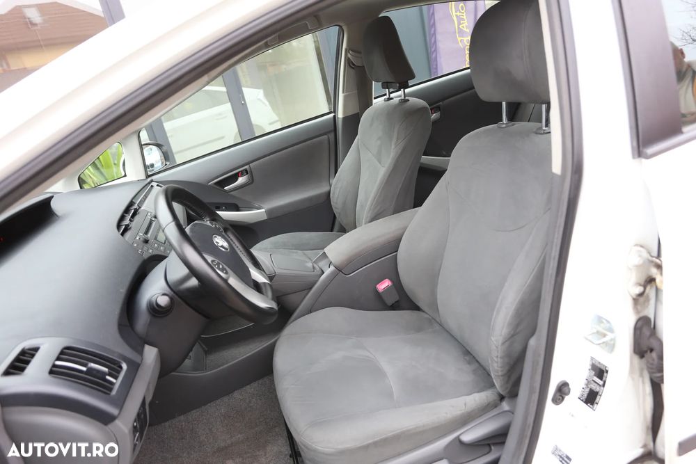 Toyota Prius (Hybrid) Sol - 9