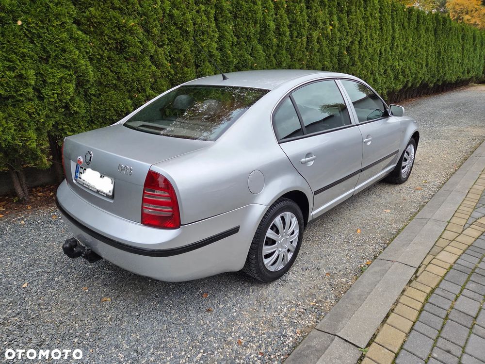 Skoda Superb 2002 photo 4