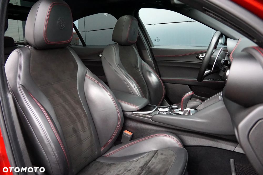 Alfa Romeo Giulia 2.0 Turbo 16V AT8-Q4 Veloce Ti - 29