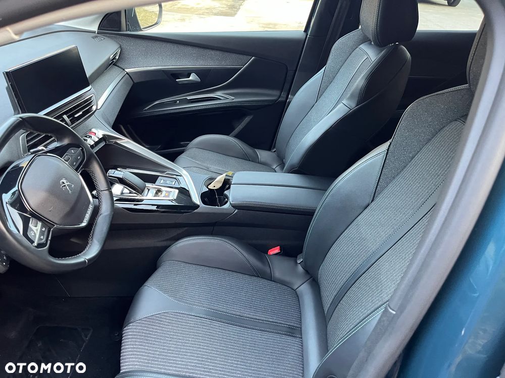 Peugeot 3008 1.6 PureTech HYbrid Allure S&S EAT8 - 17