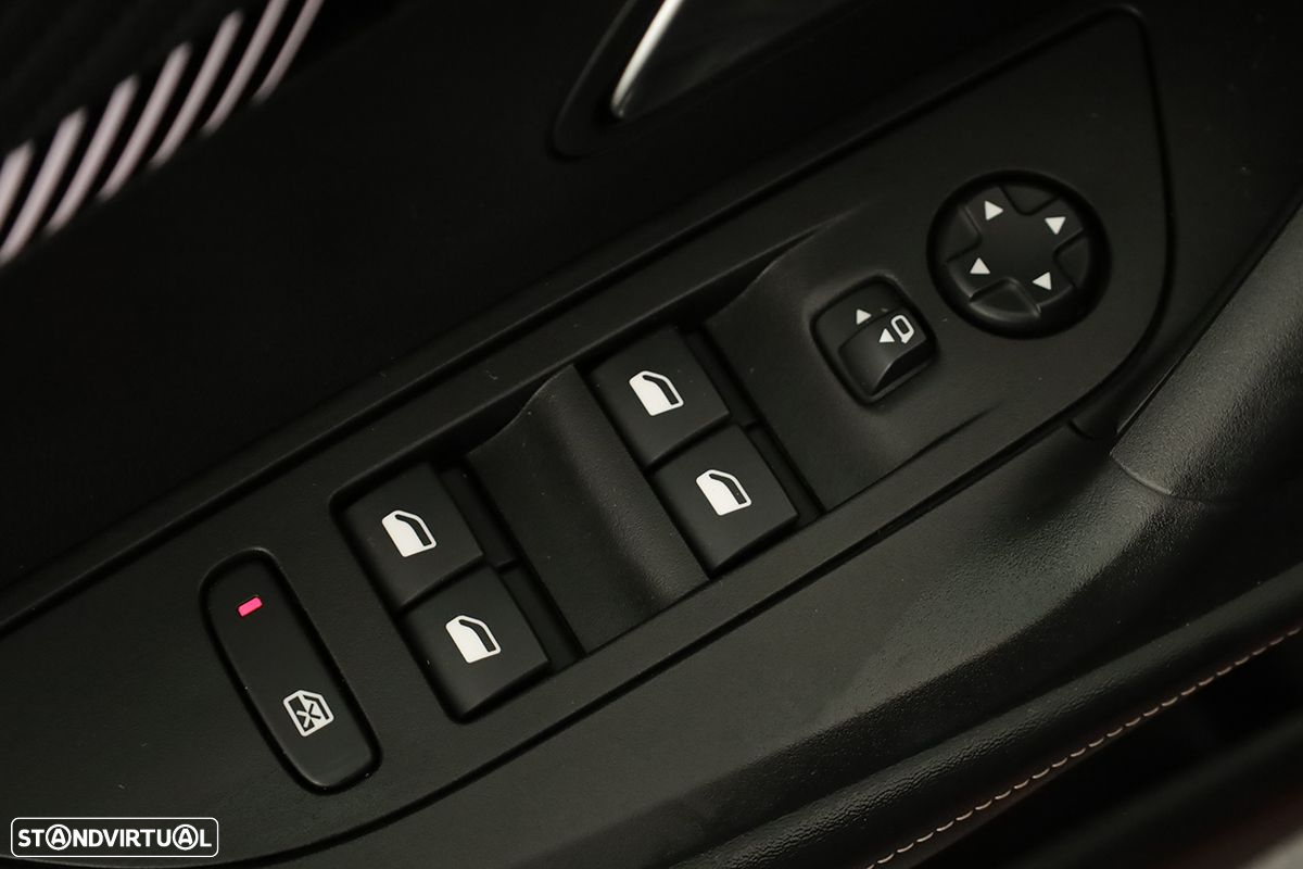 Peugeot 2008 1.2 PureTech Allure EAT8 - 21