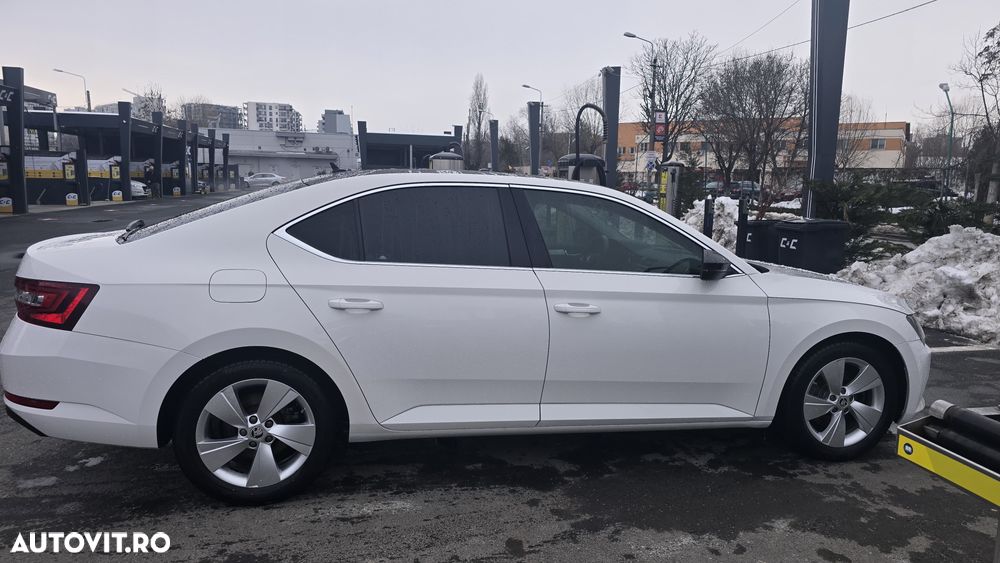 Skoda Superb 2.0 TDI DSG Ambition - 7