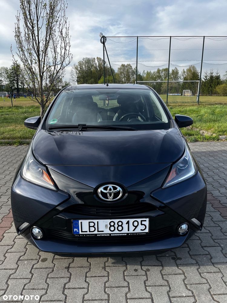 Toyota Aygo x-play touch - 1