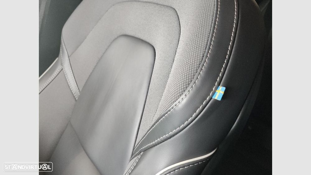 Volvo V60 2.0 T6 AWD TE Plus Dark - 21