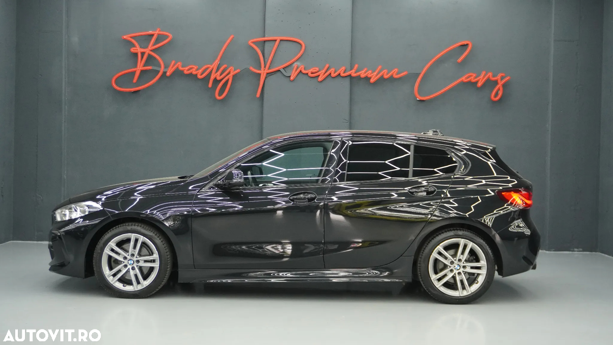 BMW Seria 1 118i Aut. M Sport - 31