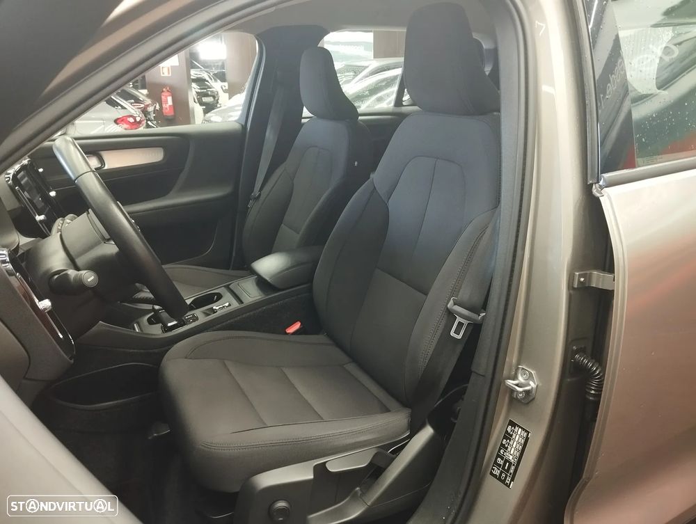 Volvo XC 40 2.0 D3 Momentum Geartronic - 16