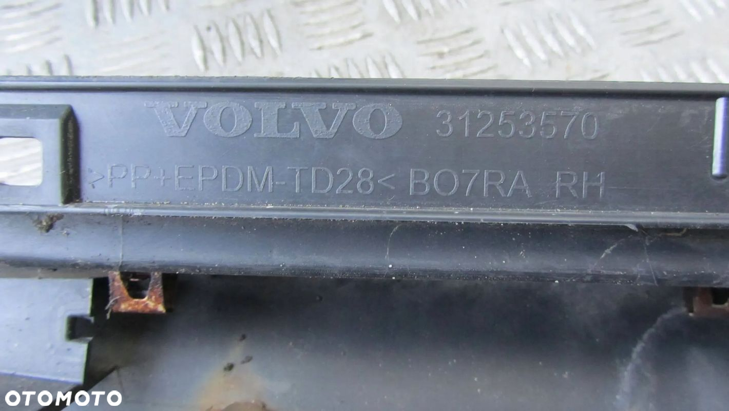 VOLVO XC60 LISTWA PROGOWA STOPIEŃ PRAWY 08- - 4