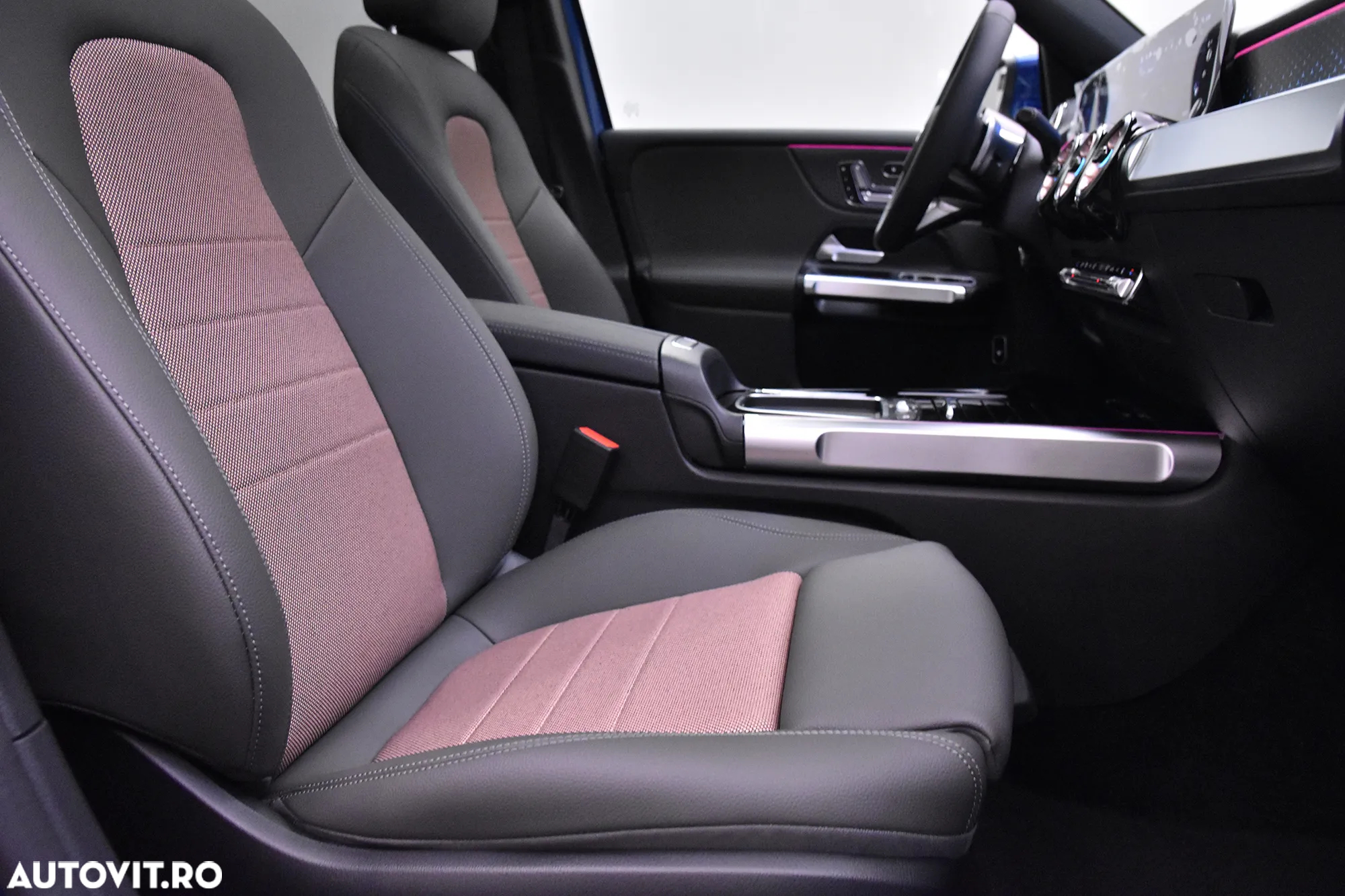Mercedes-Benz EQB 300 4MATIC - 11
