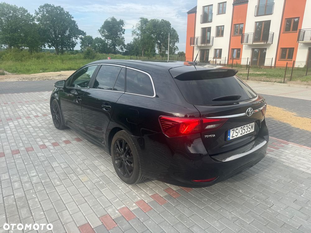 Toyota Avensis 2.0 D-4D Premium - 15