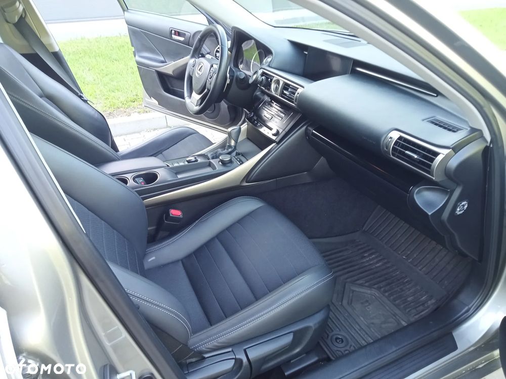 Lexus IS 250 Classic - 16