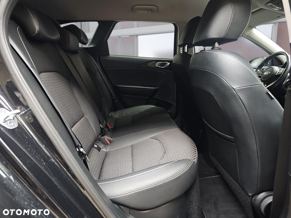 Kia Ceed 1.6 GDI PHEV L DCT - 12