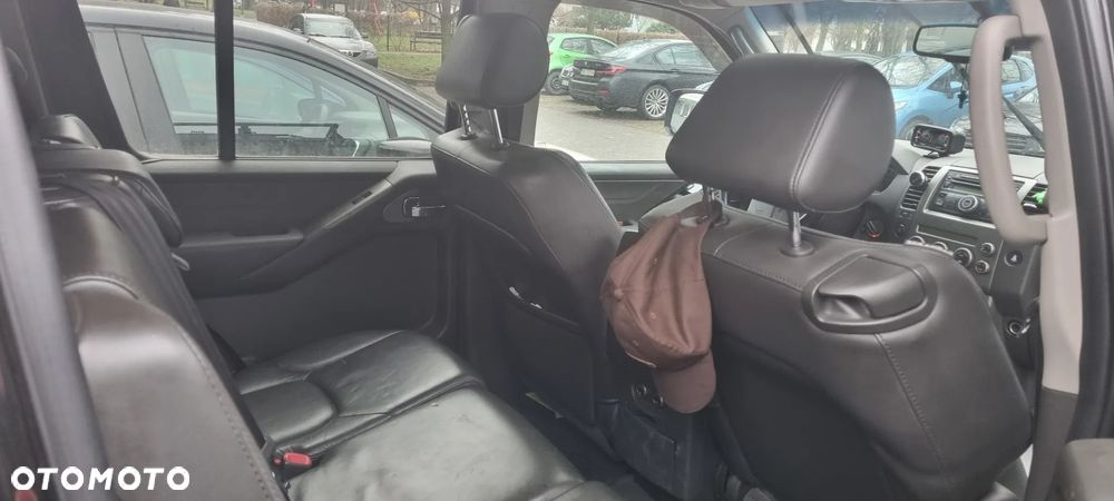 Nissan Pathfinder 2.5 D LE - 9