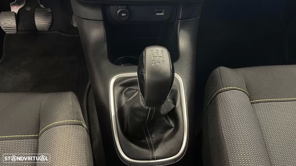 Citroën C3 1.2 PureTech Shine - 28