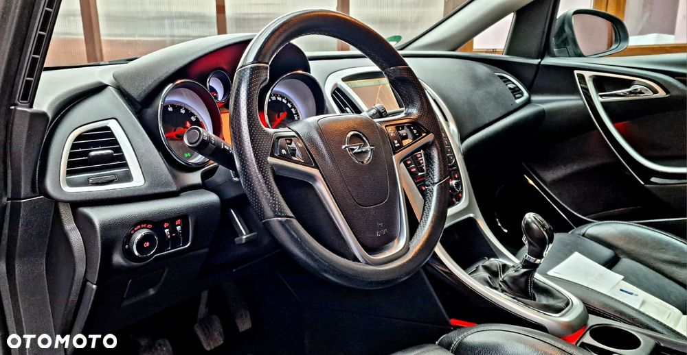 Opel Astra 1.6 T Cosmo - 13