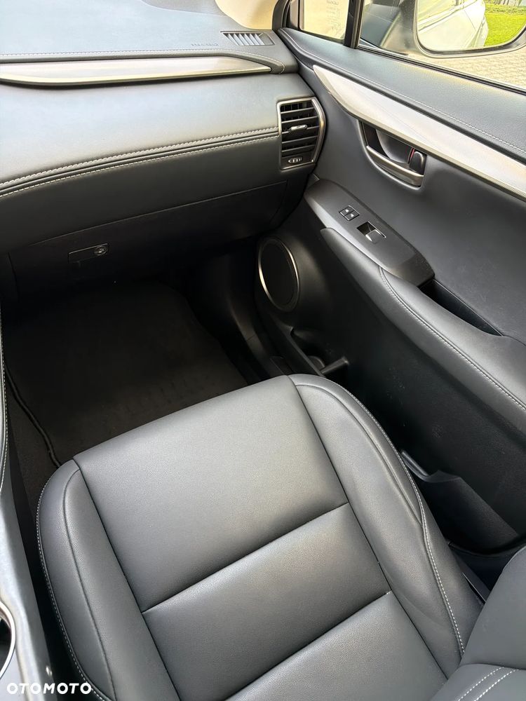 Lexus NX 300 F Impression AWD - 26