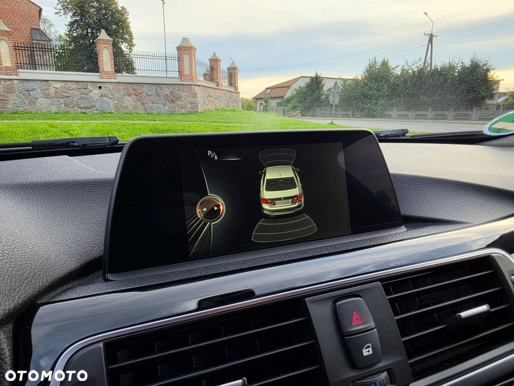BMW Seria 3 318i Sport Line - 38
