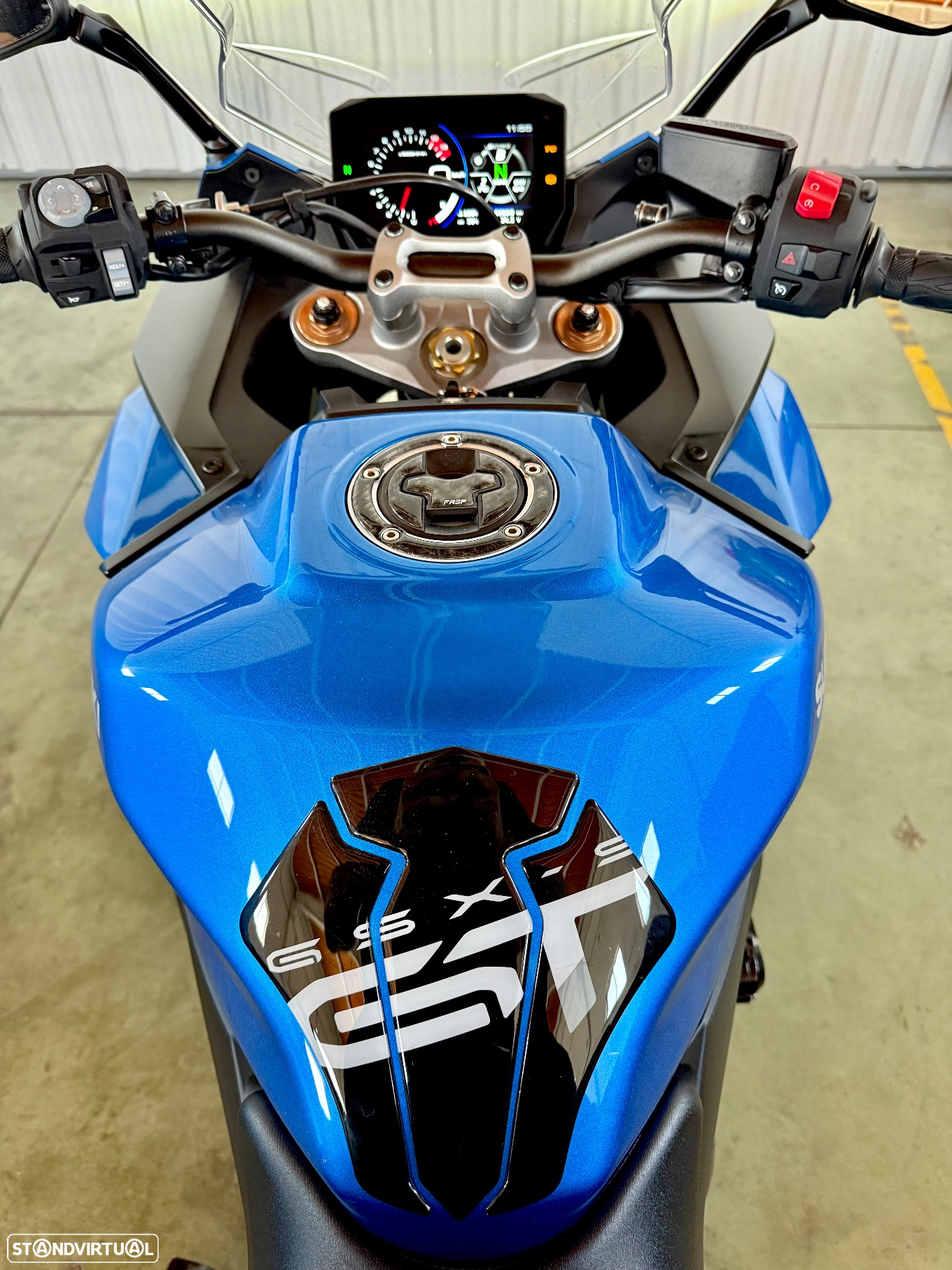Suzuki GSX 1000 GT - 14