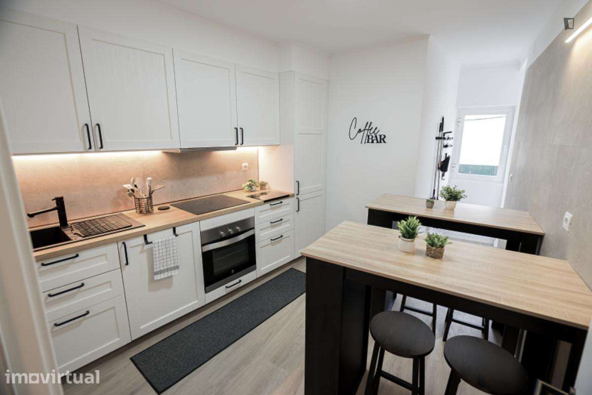 Quarto - localizado em Barreiro Lisbon - Grande imagem: 4/8