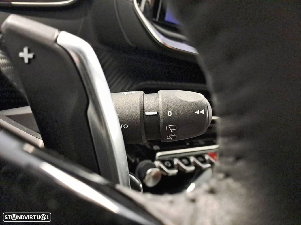 Peugeot 2008 1.2 Hybrid Allure e-DCS6 - 15