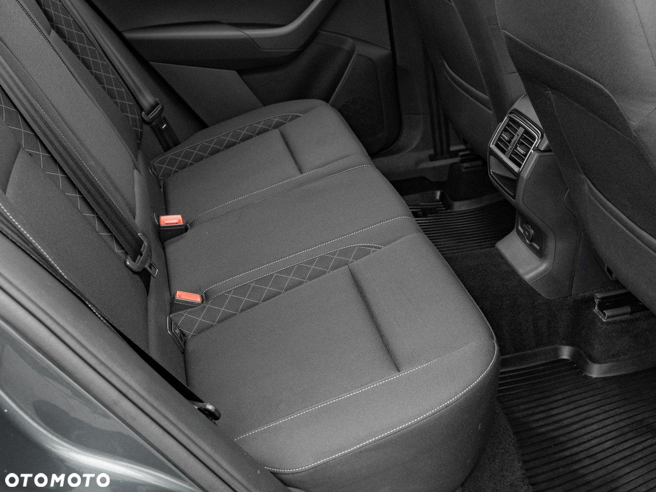 Skoda Karoq 1.6 TDI 4x2 Ambition - 28